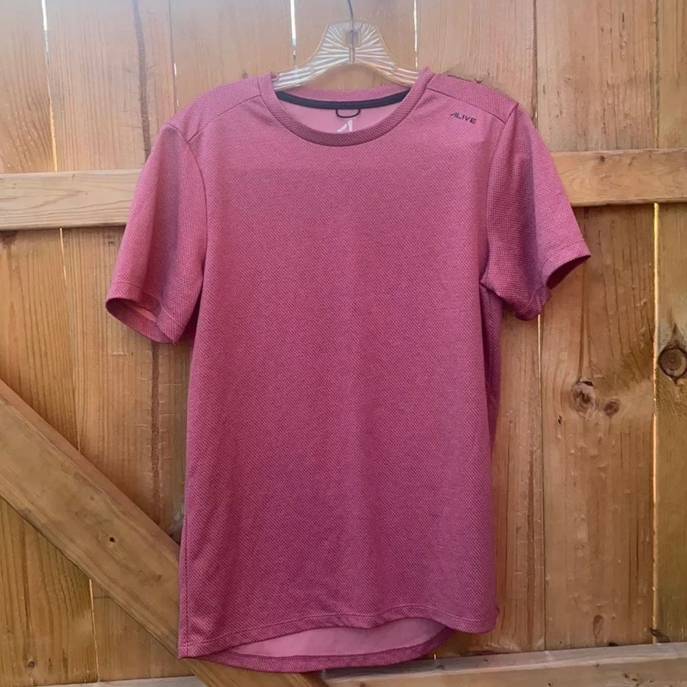Alive athletic tee sz. S